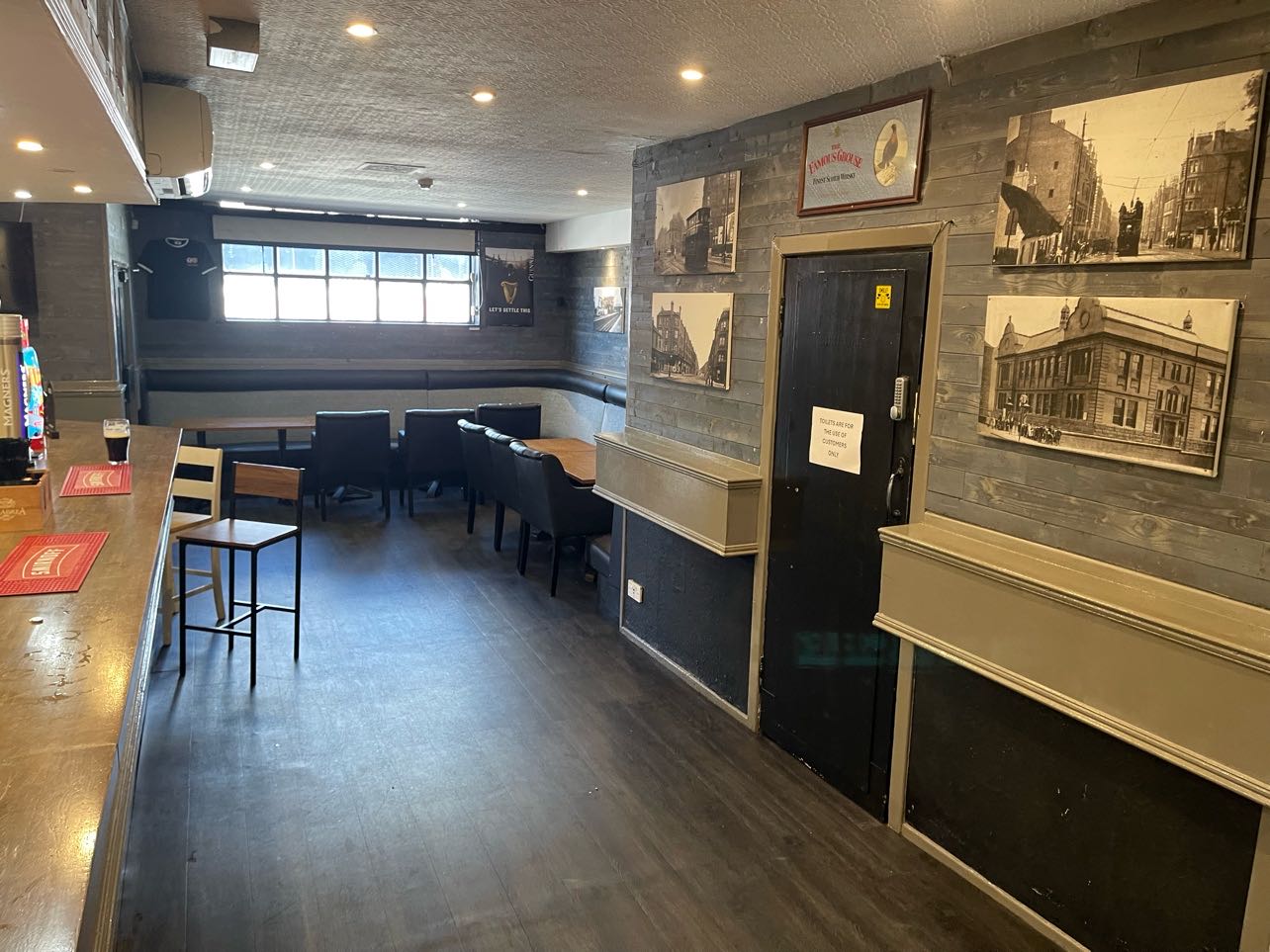 Gartocher Bar interior main room